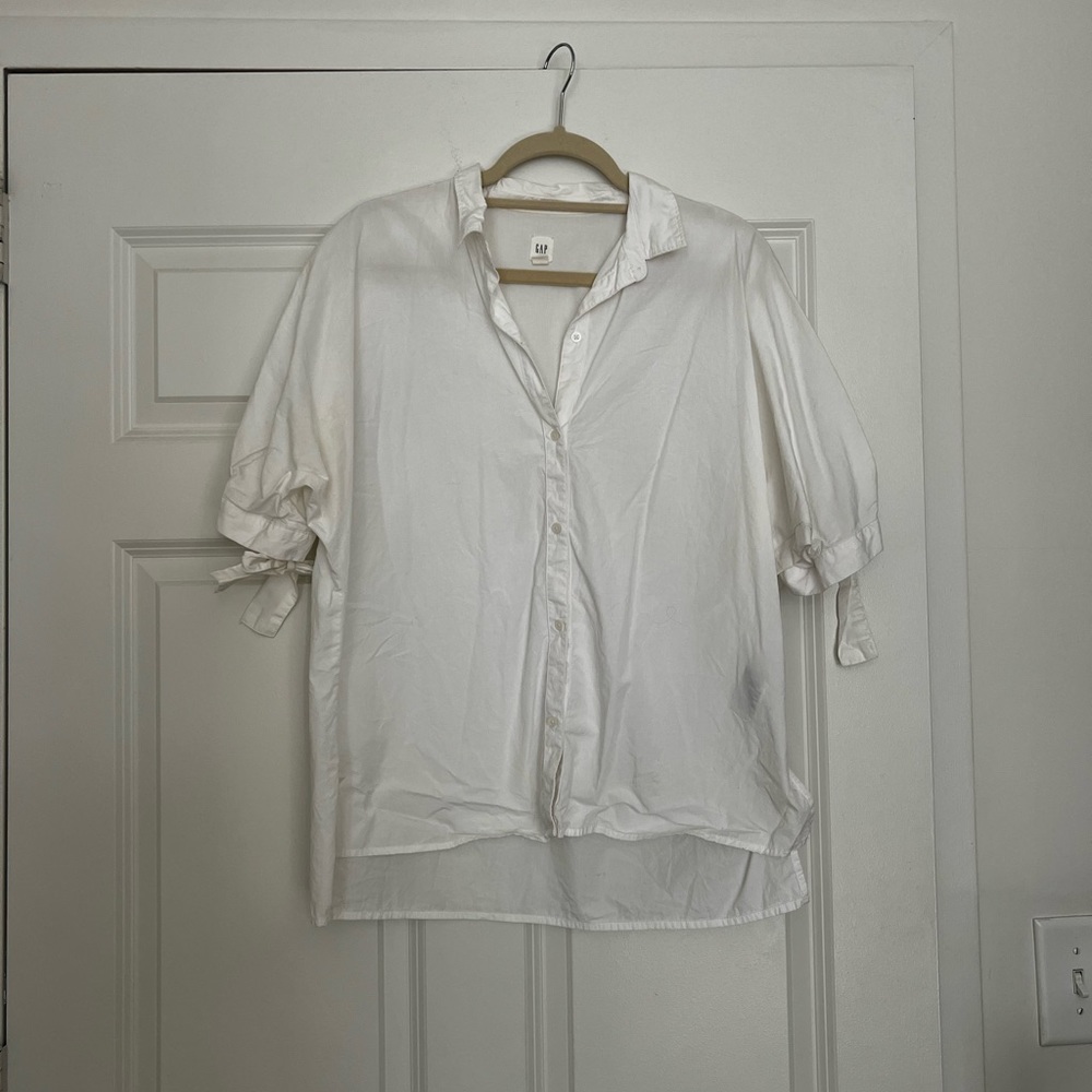 Classic White Gap shirt with the sleeves. Size M